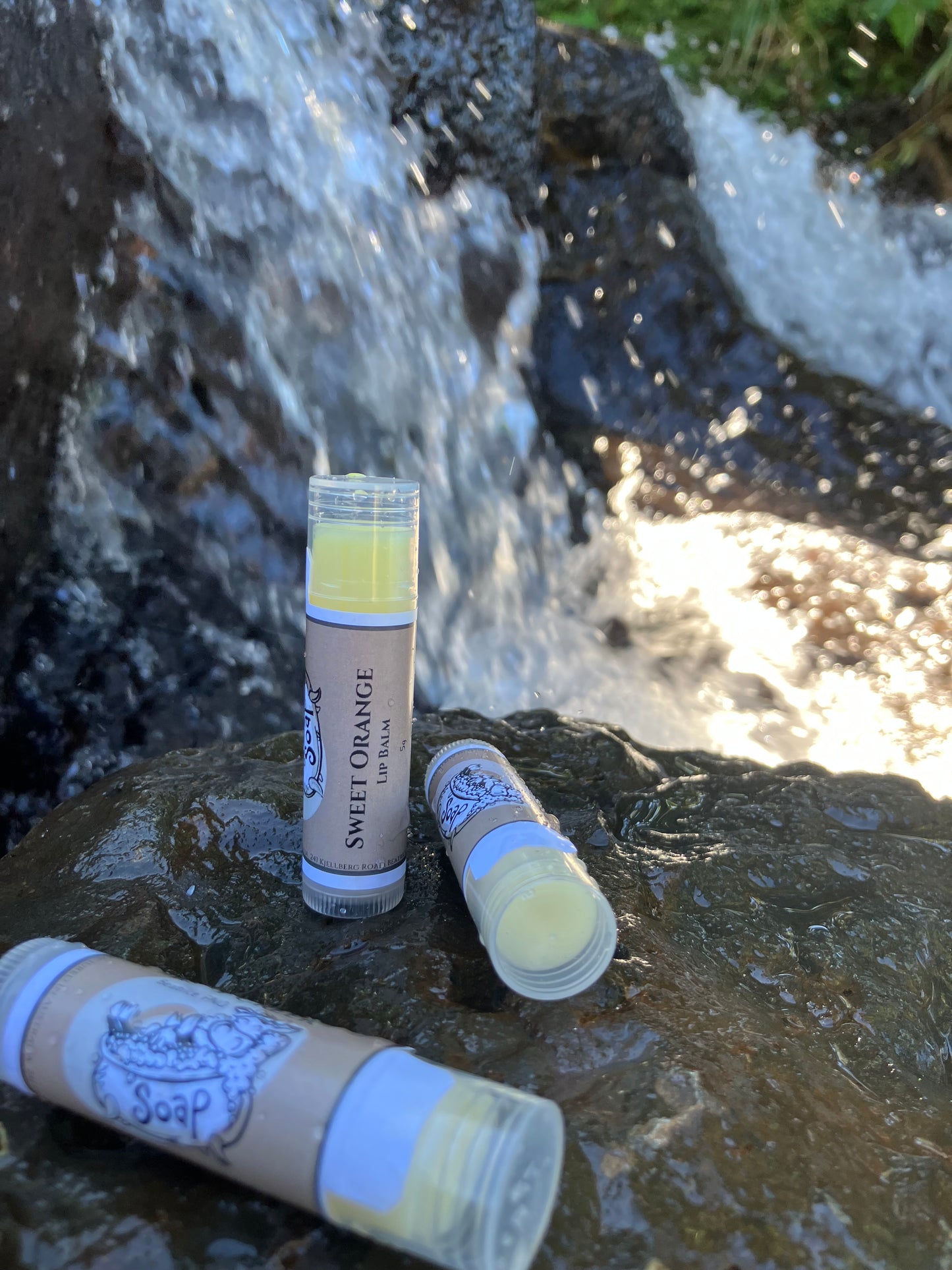 Nourishing lip balms with essential oils